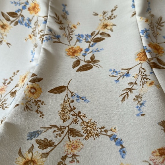 FOREVER 21 | Floral Print Skirt in Cream and Blue - Picture 5 of 14